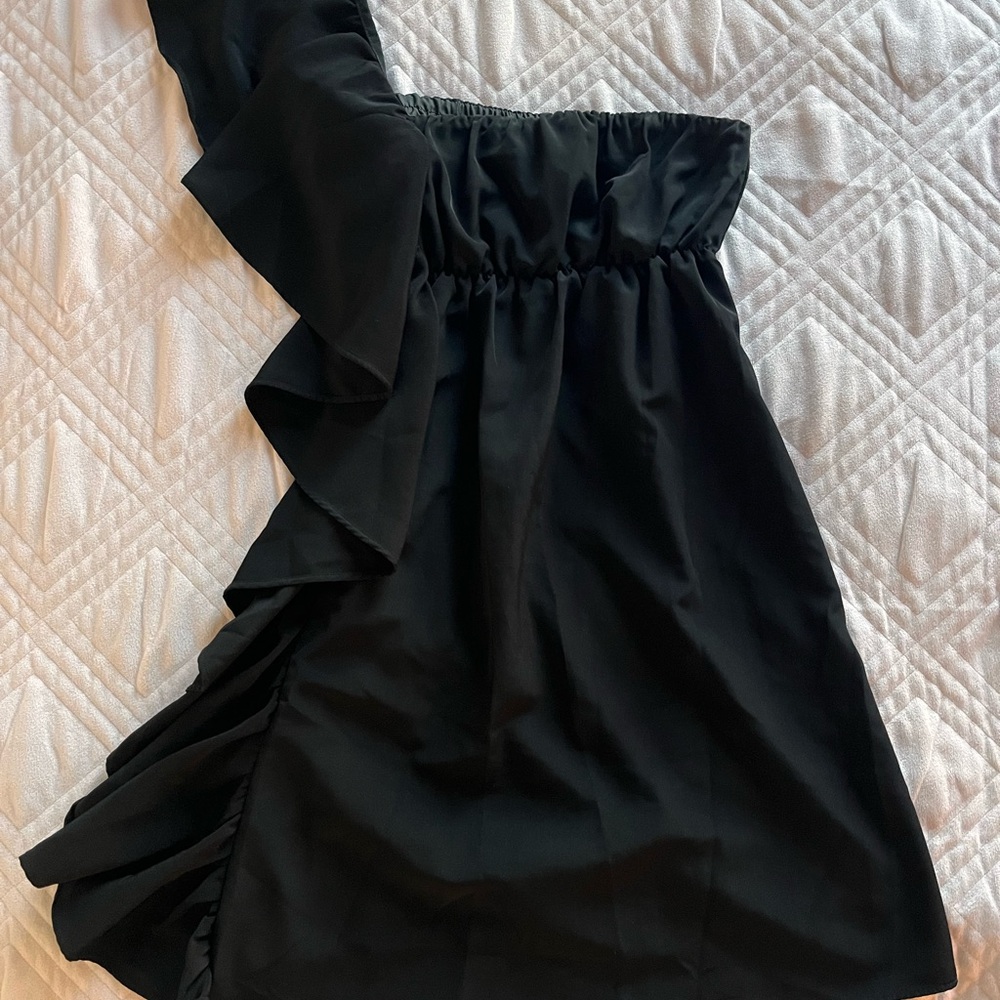 Black One-Shoulder Dress. Size small